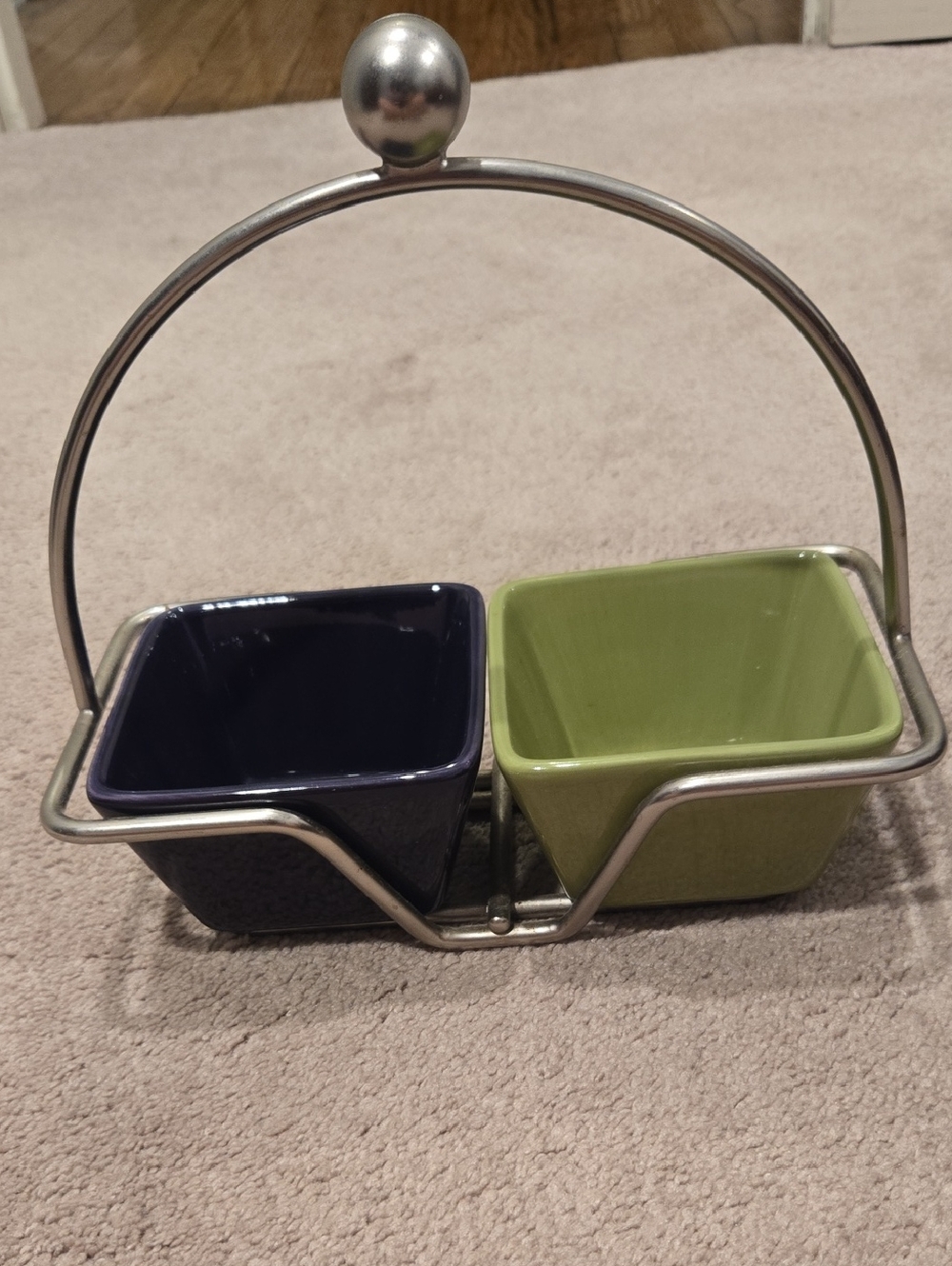 The Pampered Chef Ceramic Dip Set with Metal Carrying Rack - Navy & Olive